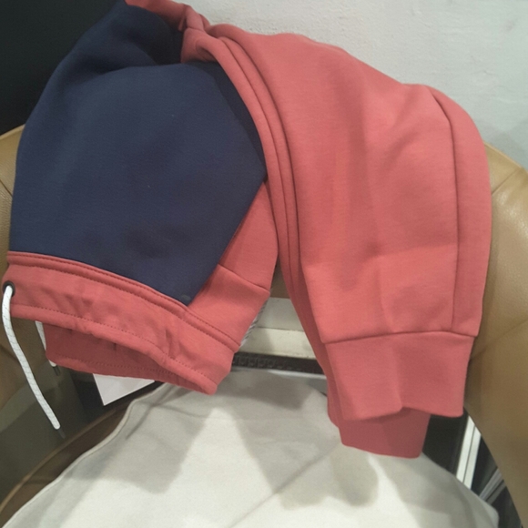 NIKE TECH SLIM FIT TAPER LEG SWEATPANTS - Picture 7 of 8